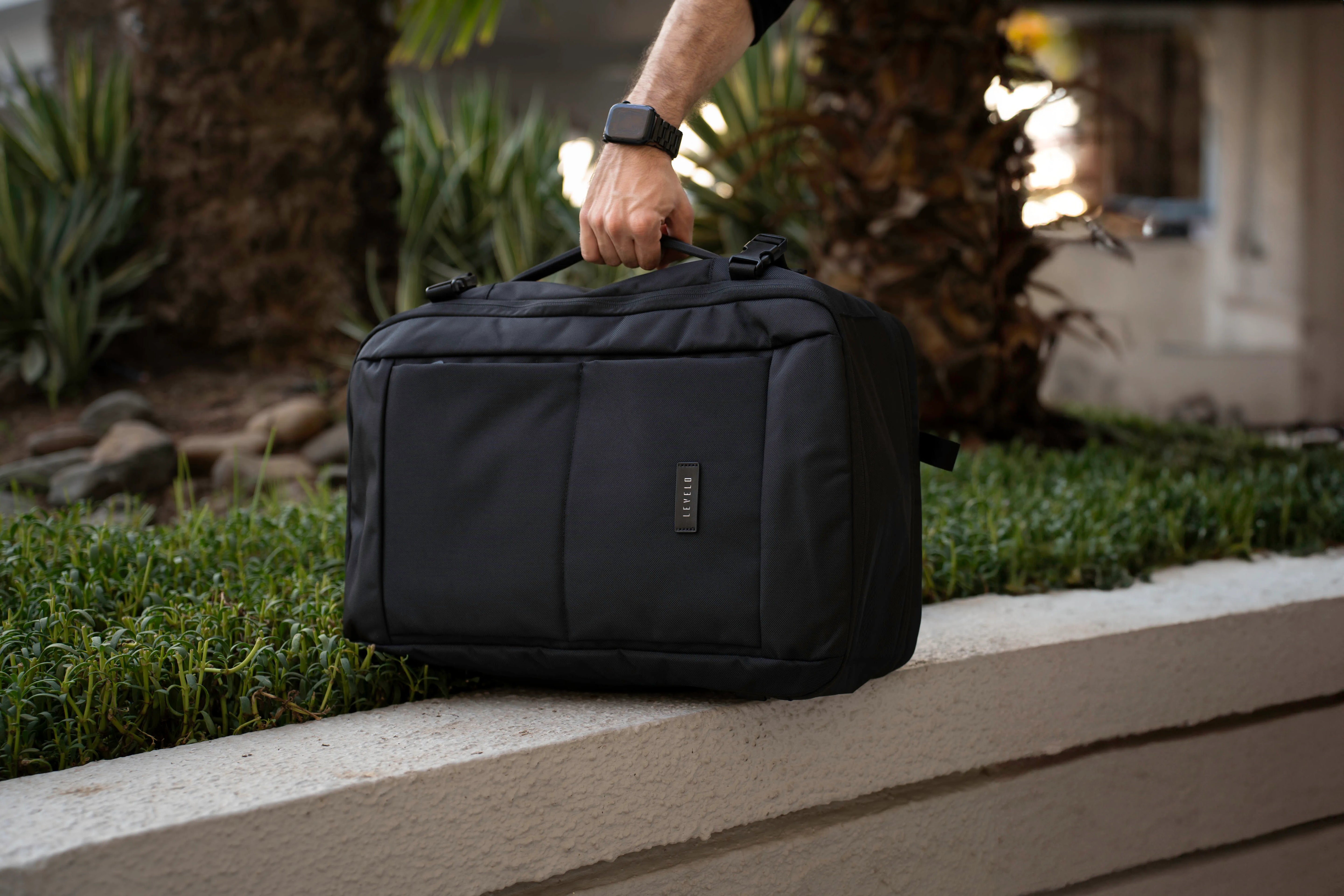 Levelo Aeropact Vacuum Travel Backpack